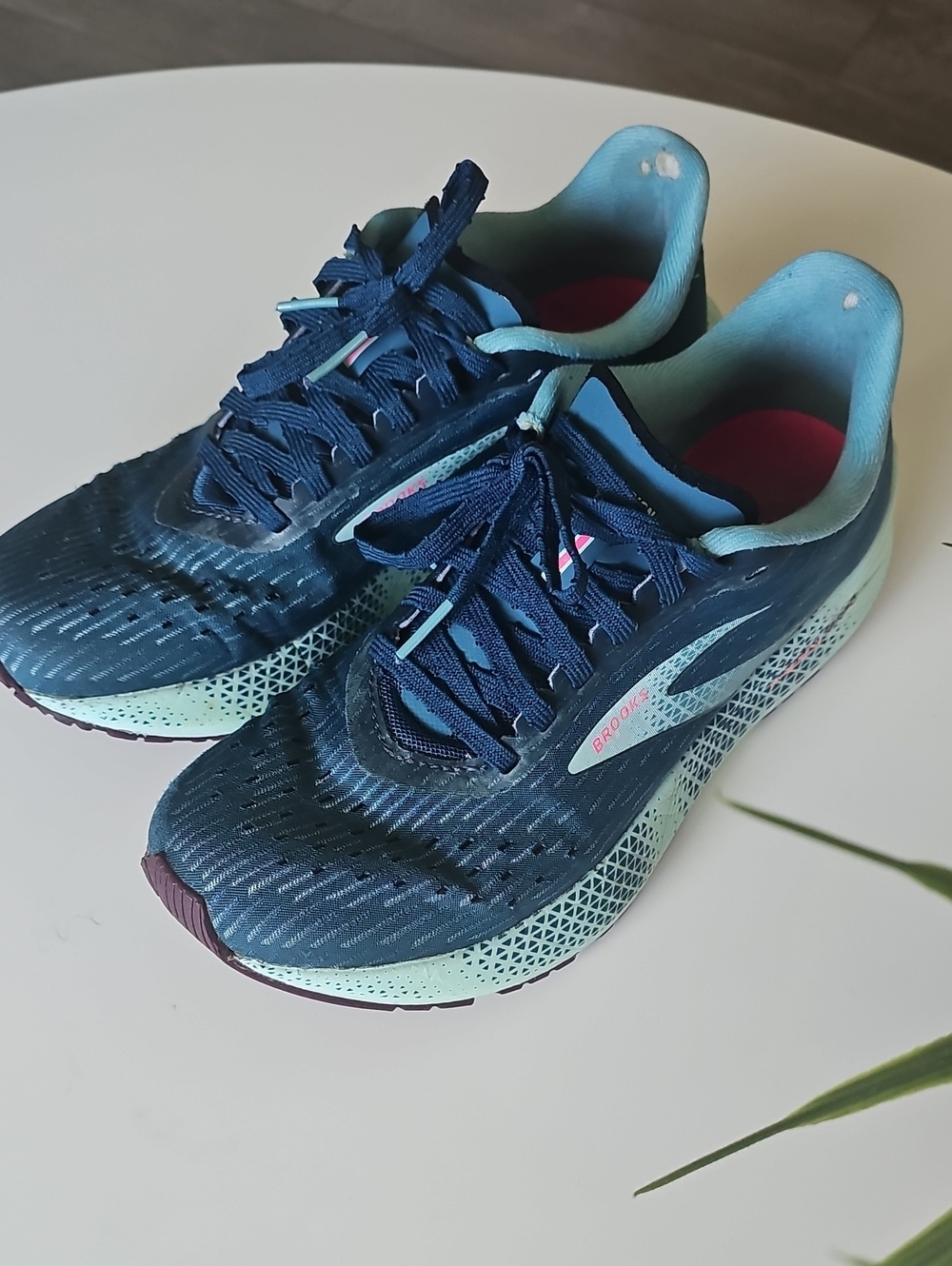 Brooks Hyperion Tempo Women’s Running Shoes in Navy and Teal